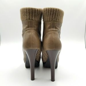 Jennifer Lopez high heeled boots